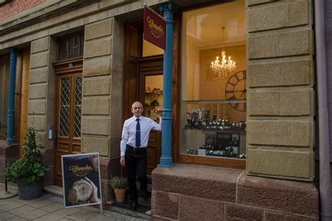 Uhrmacher in Stuttgart im Bohnenviertel .